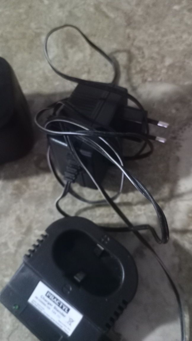 Vendo aparafusadora de 12 v com 15 velocidades com