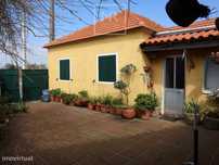Casa térrea junto á praia