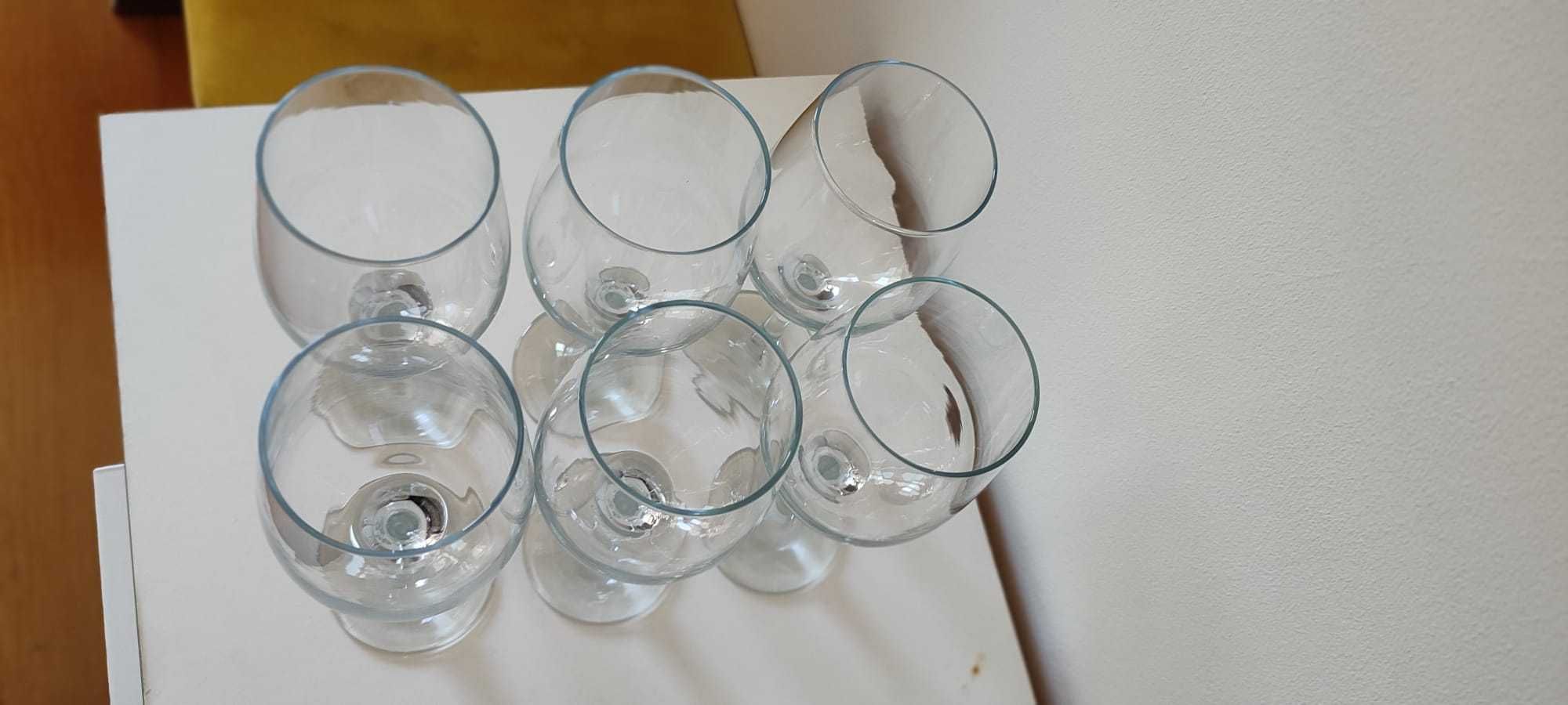 Taças de vinho como novas