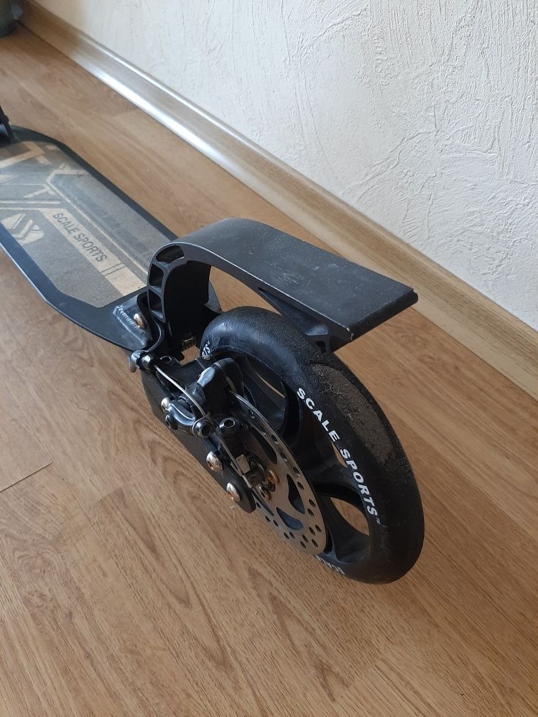 Продам самокат Scale Sports SS-10