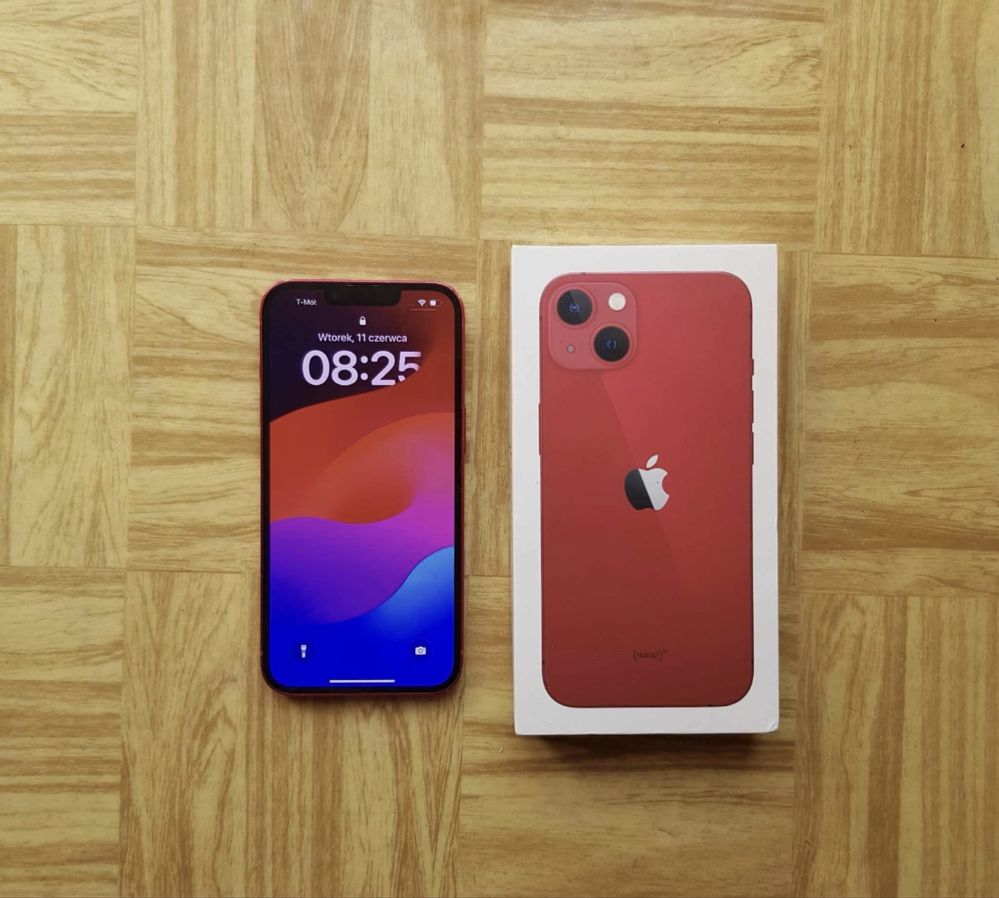 iPhone 13 128 GB czerwony – oryginalne pudełko, kabel, etui