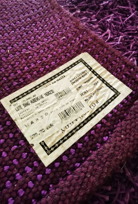 Tapete roxo, em excelentes condições