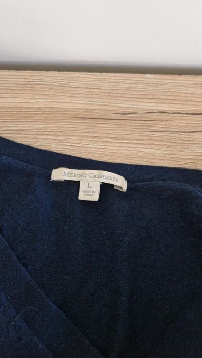 Granatowy kardigan damski zapinany na guziki Uniqlo 40/L wełna kaszmir