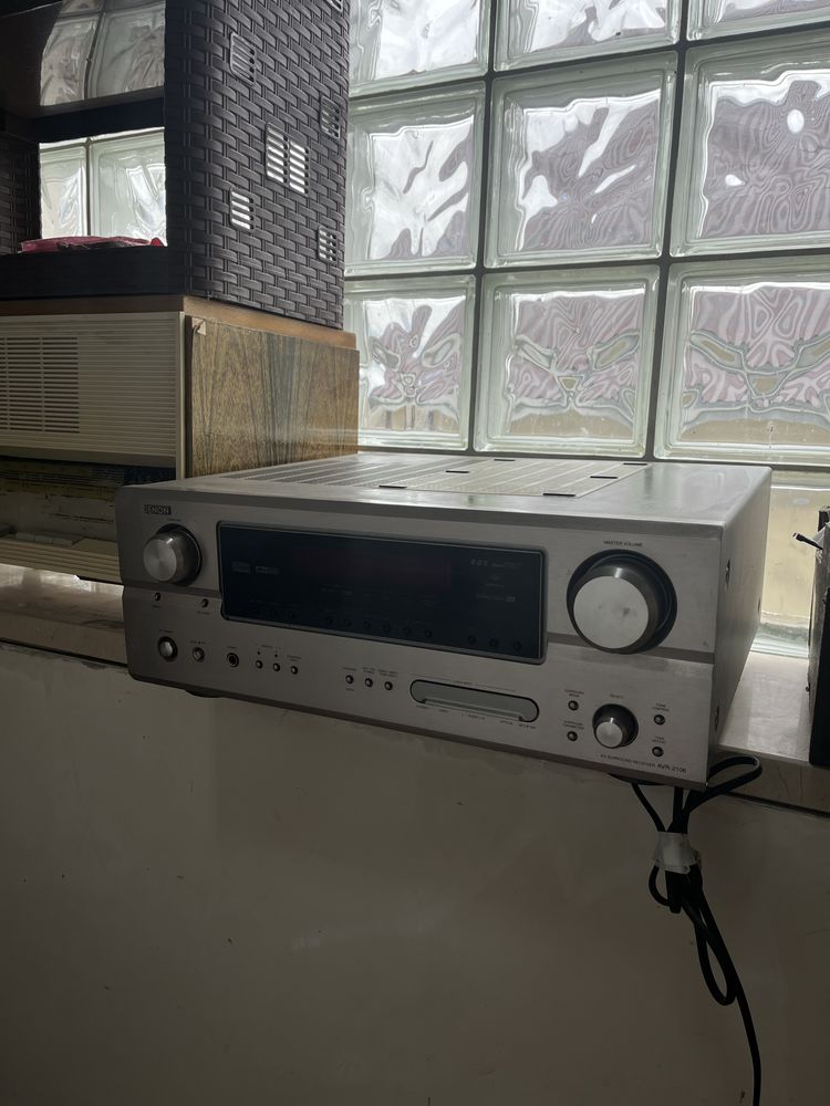 Підсилювач і ресивер Denon AVR-2106