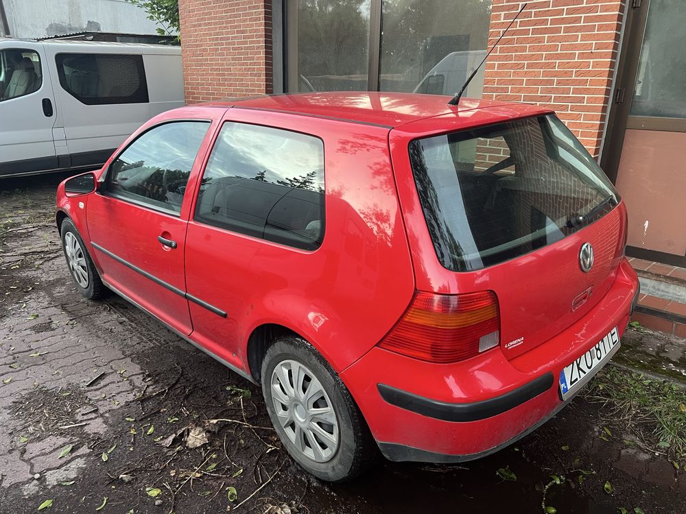 Golf 4       1.9SDI.    ekonomiczne 1999rok