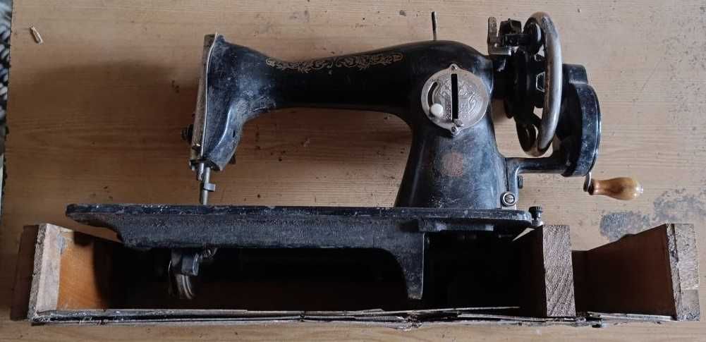 Швейна машинка на відновлення або запчастини
