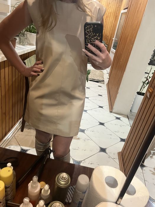 Плаття     бежеве