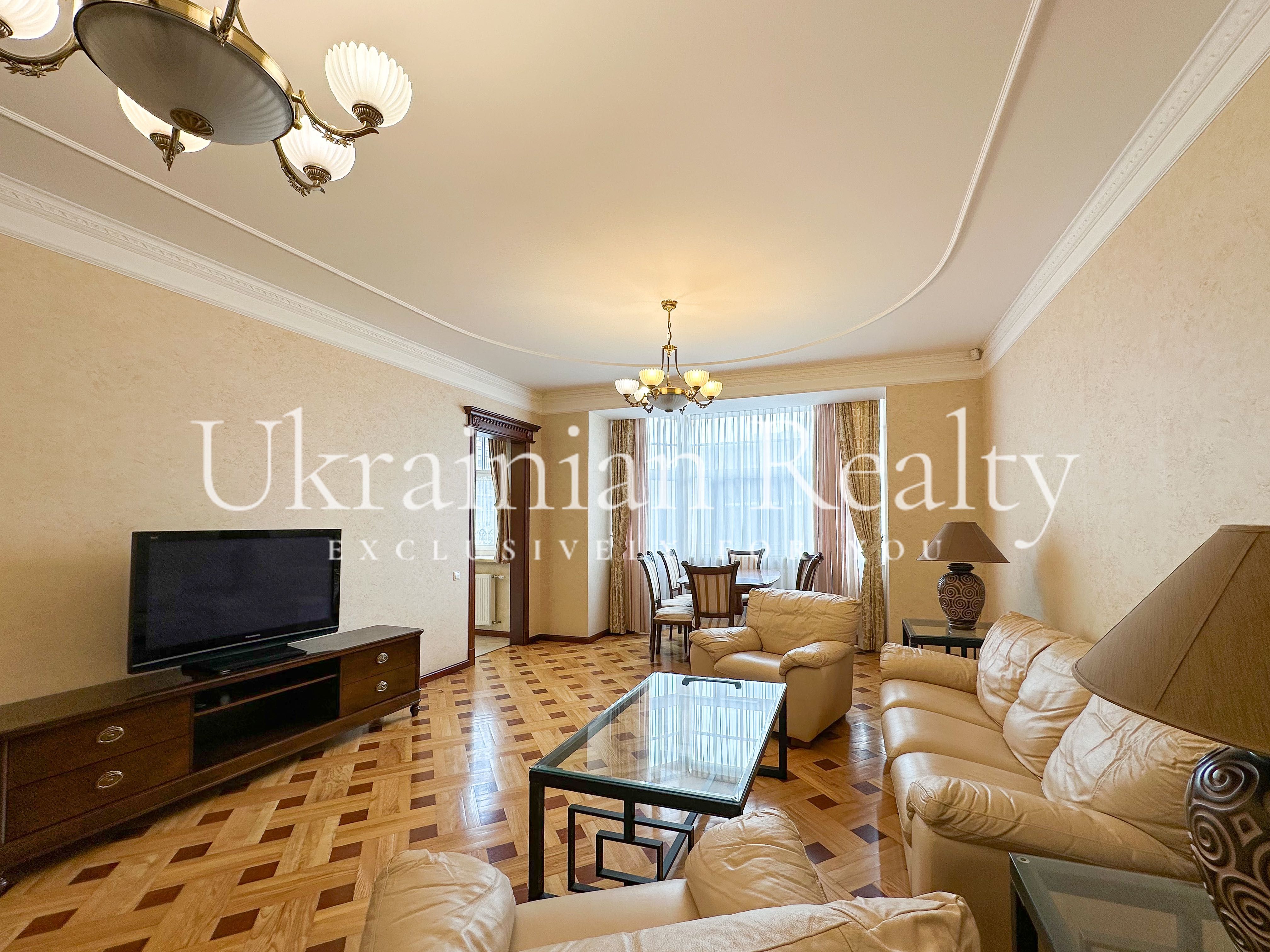 Простора 4-кімнатна квартира Іринінська, 5/24 БЕЗ %