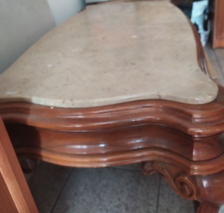 Mesa centro com tampo de pedra mármore vintage