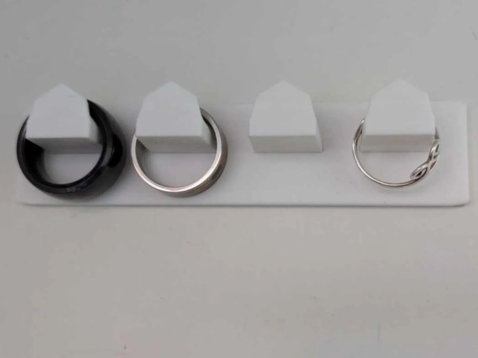 Suporte Simplista para Anéis de Parede