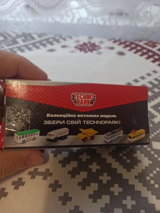 Дитяча машинка 1:64