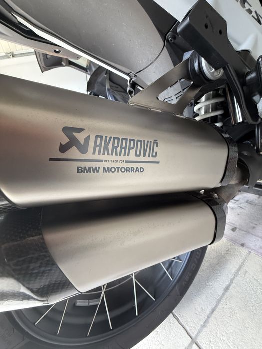 Escape Akrapovic R1300 Gs/ADV como novo