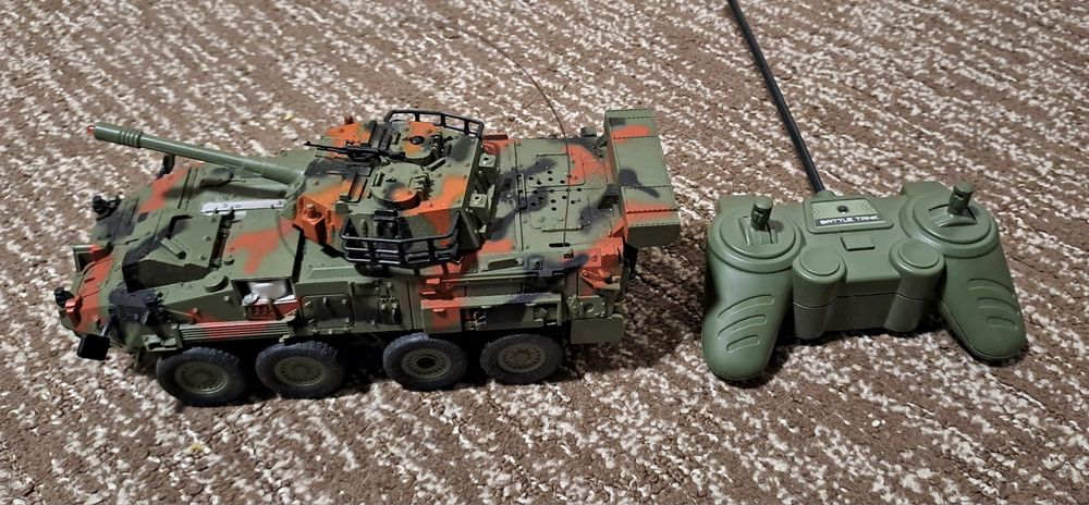 Військовий БТР, танк на радіокеруванні зі звуковими та світловими ефек