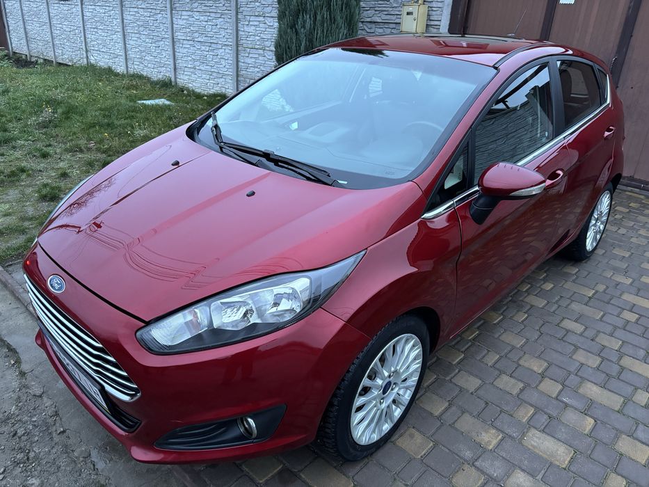 Ford Fiesta 2015,1.6 avtomat,отличное состояние!