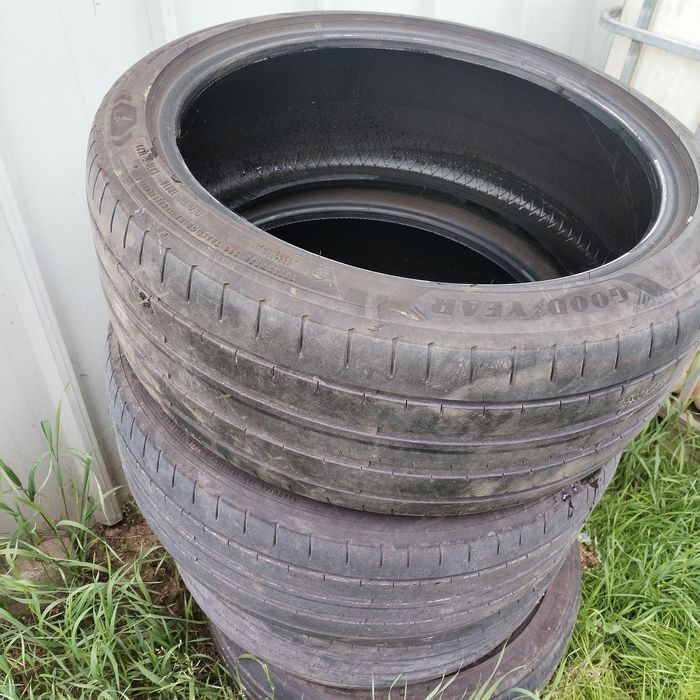 Opony 235/40/19. Rok 2023