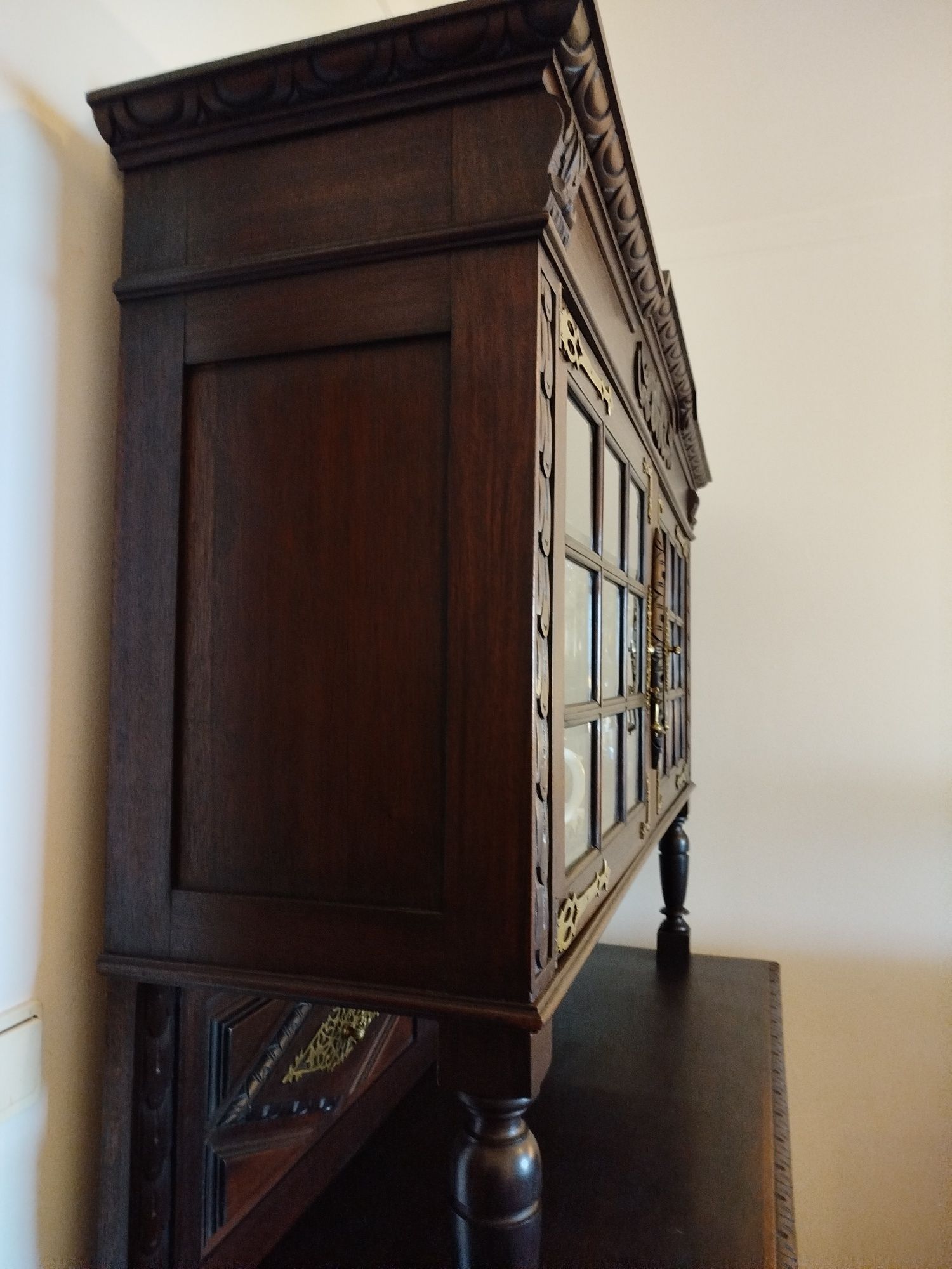Lindo Móvel Estilo Holandês com cristaleira