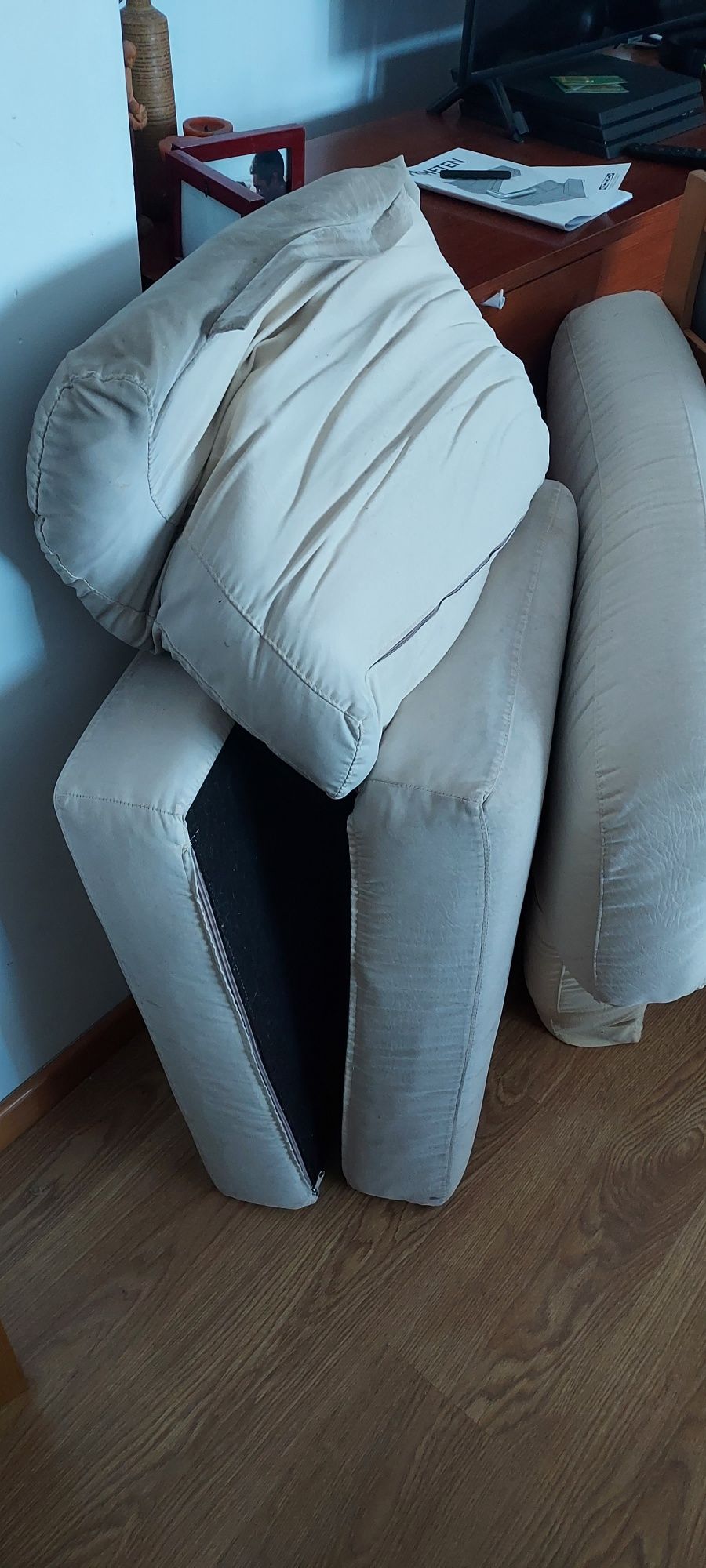 Sofá CERNE usado. Excelente qualidade de construção.  170 €