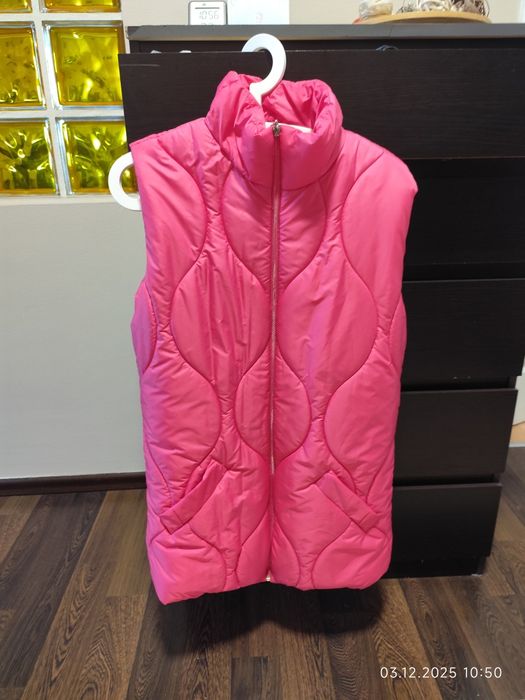 Kamizelkę 
Sprzedam damską kamizelkę bez rękawów.
Nowa. Szyta na zamów