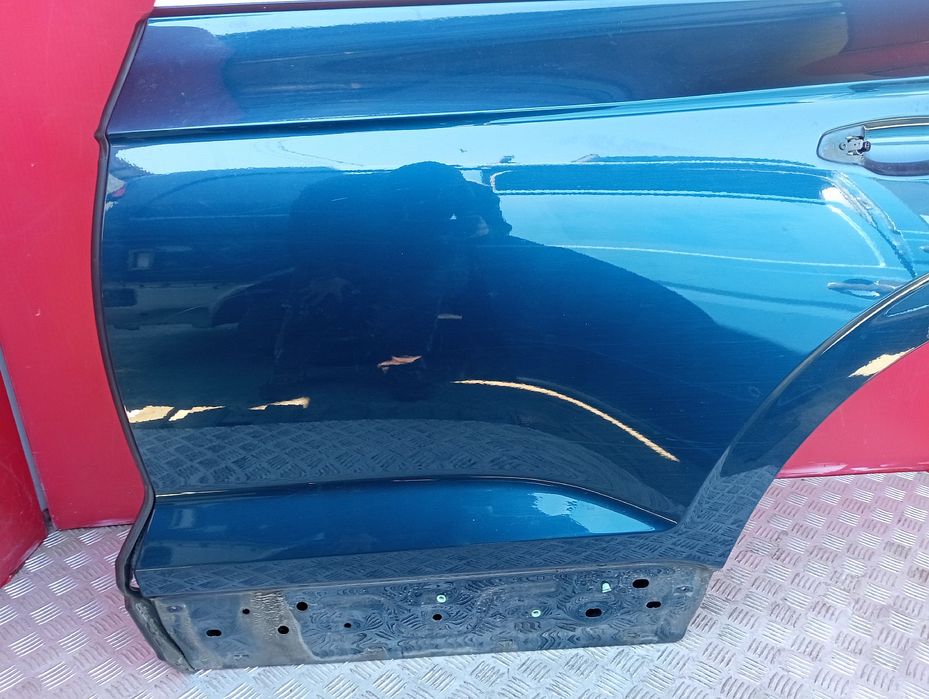 Двері ліві задні Toureg CR 8H P5M двери левая Таурег ЦР Туарег СР