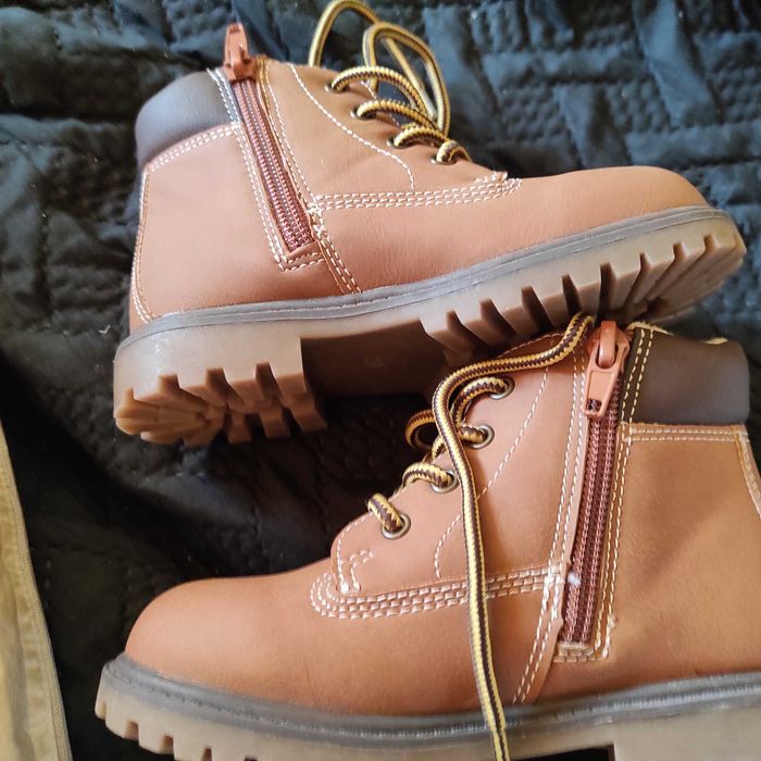 Buty zimowe Fila. Rozm 25. Nowe