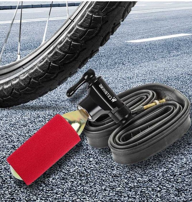 Pompka rowerowa Thinkirider na nabój CO2 w kolorze czerwonym