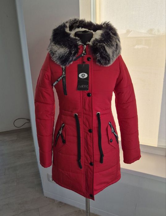 Зимовий жіночий пуховик