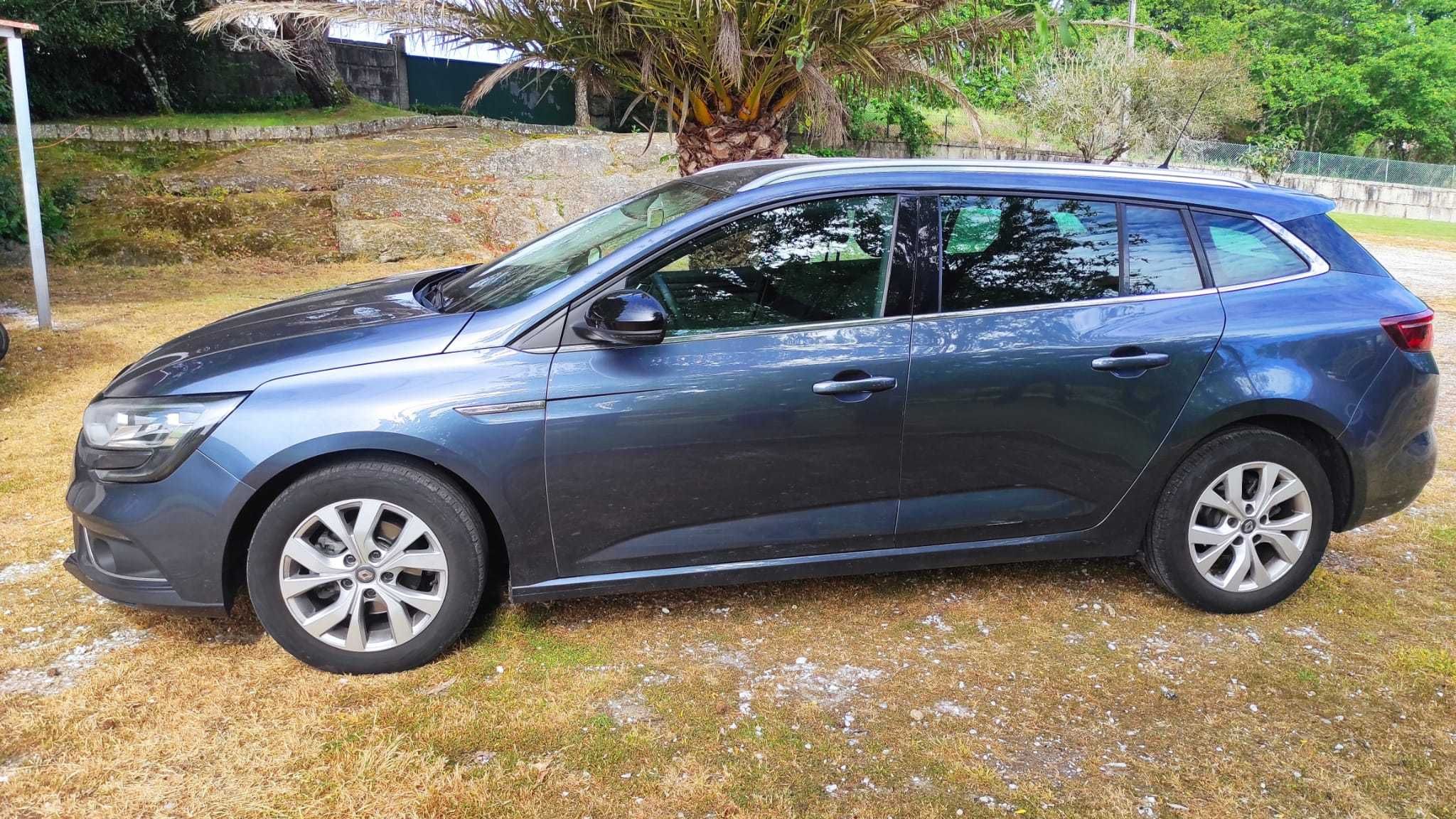 Renault Mégane impecável, económico e com poucos quilômetros.