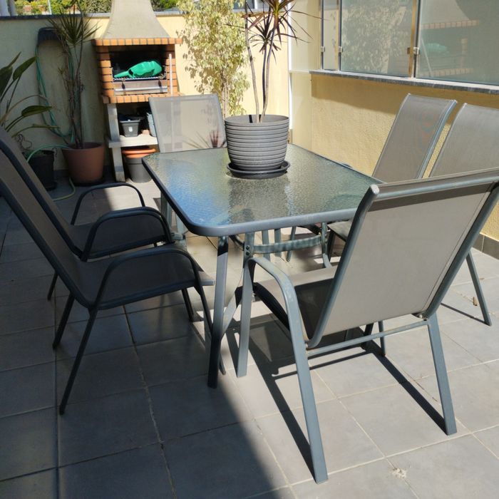 Mesa de jardim e 6 cadeiras