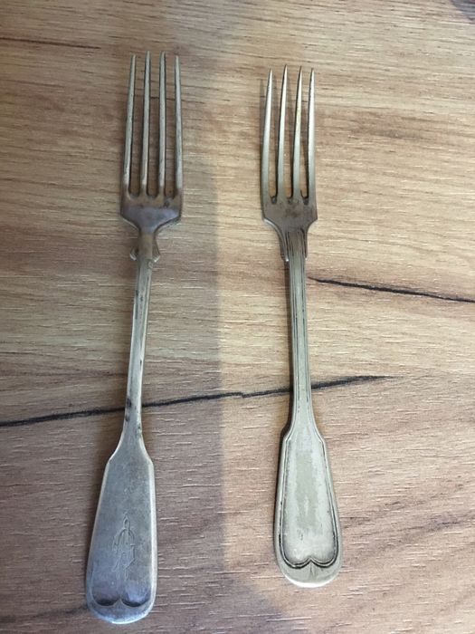 Stare sztućce 5 łyżek,i dwa różne widelce