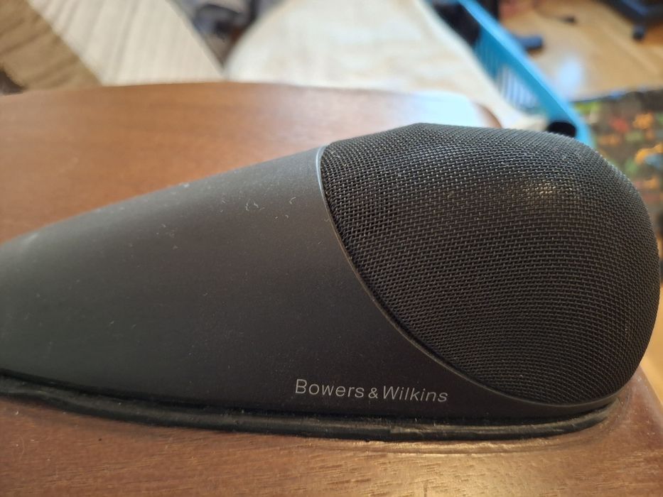 B&W 704 colunas hi-fi