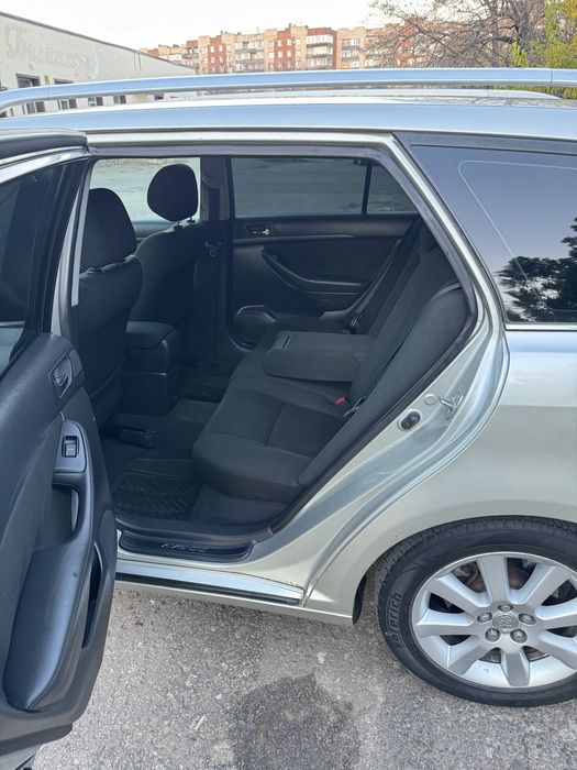 Toyota Avensis 2,0d механіка дизельний універсал в гарному стані
