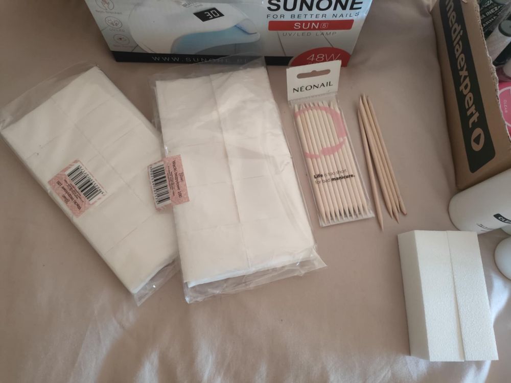 Zestaw do paznokci lampa sunone lakiery