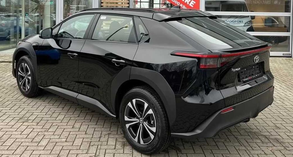 Бампер Toyota bz4X Comfort Тойота двері фари розборка шрот