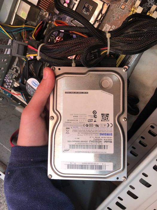 Запчастини до комп'ютера.