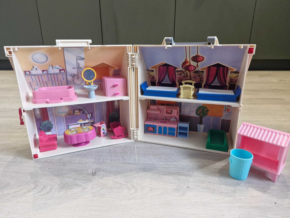 Domek przenośny Play Mobil + mebelki