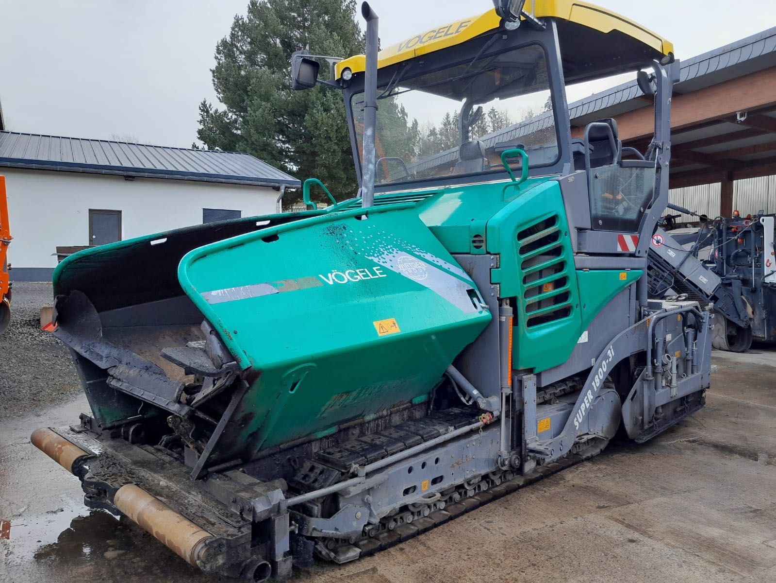 WYNAJEM MASZYN. Rozściełacz, VOGELE SUPER 1800/wywrotka 8x4