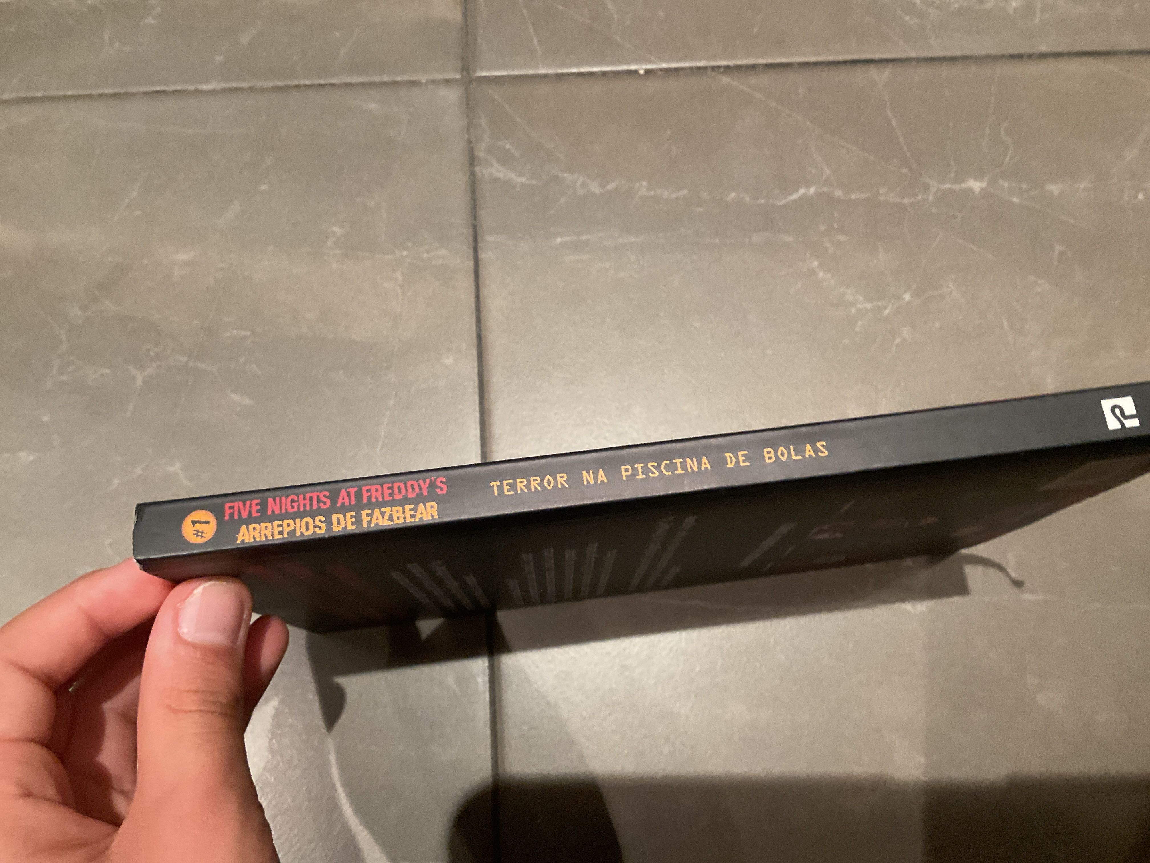 Livro Five nights at Freddy’s