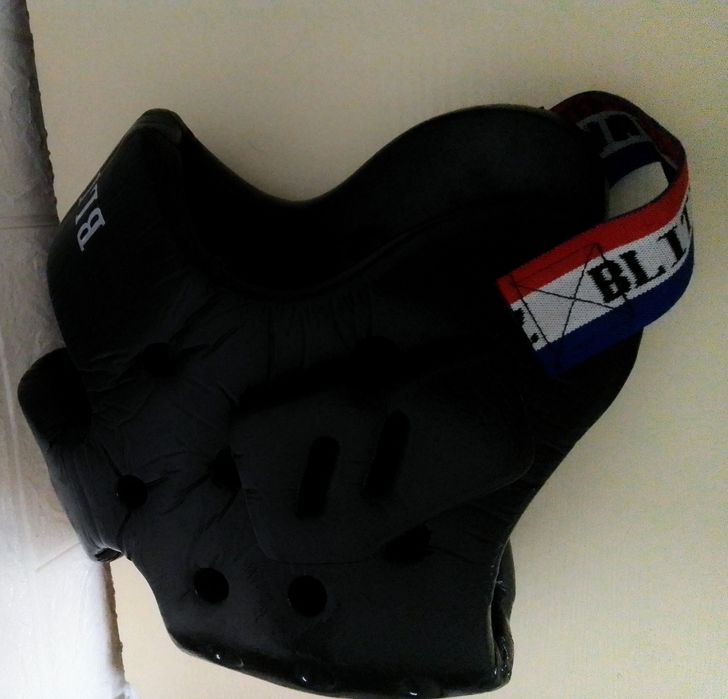 Vende-se Capacete de Proteção marca BLITZ, Tamanho  S, para Artes Marc