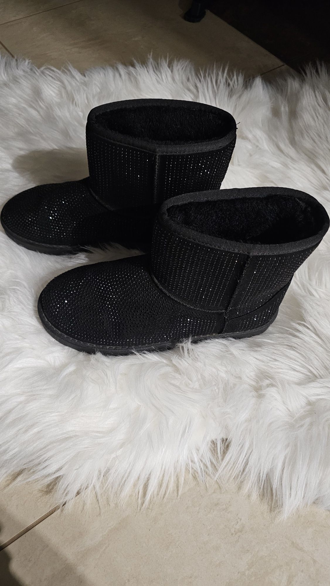 Buty błyszczące ciepłe z futerkiem r. 37