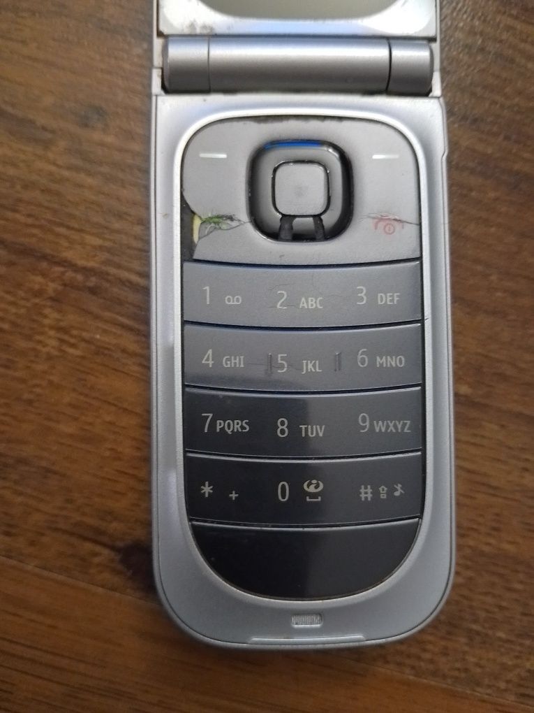 Obudowa telefonu Nokia 7020 lub w całości, Sprawny z ładowarką
