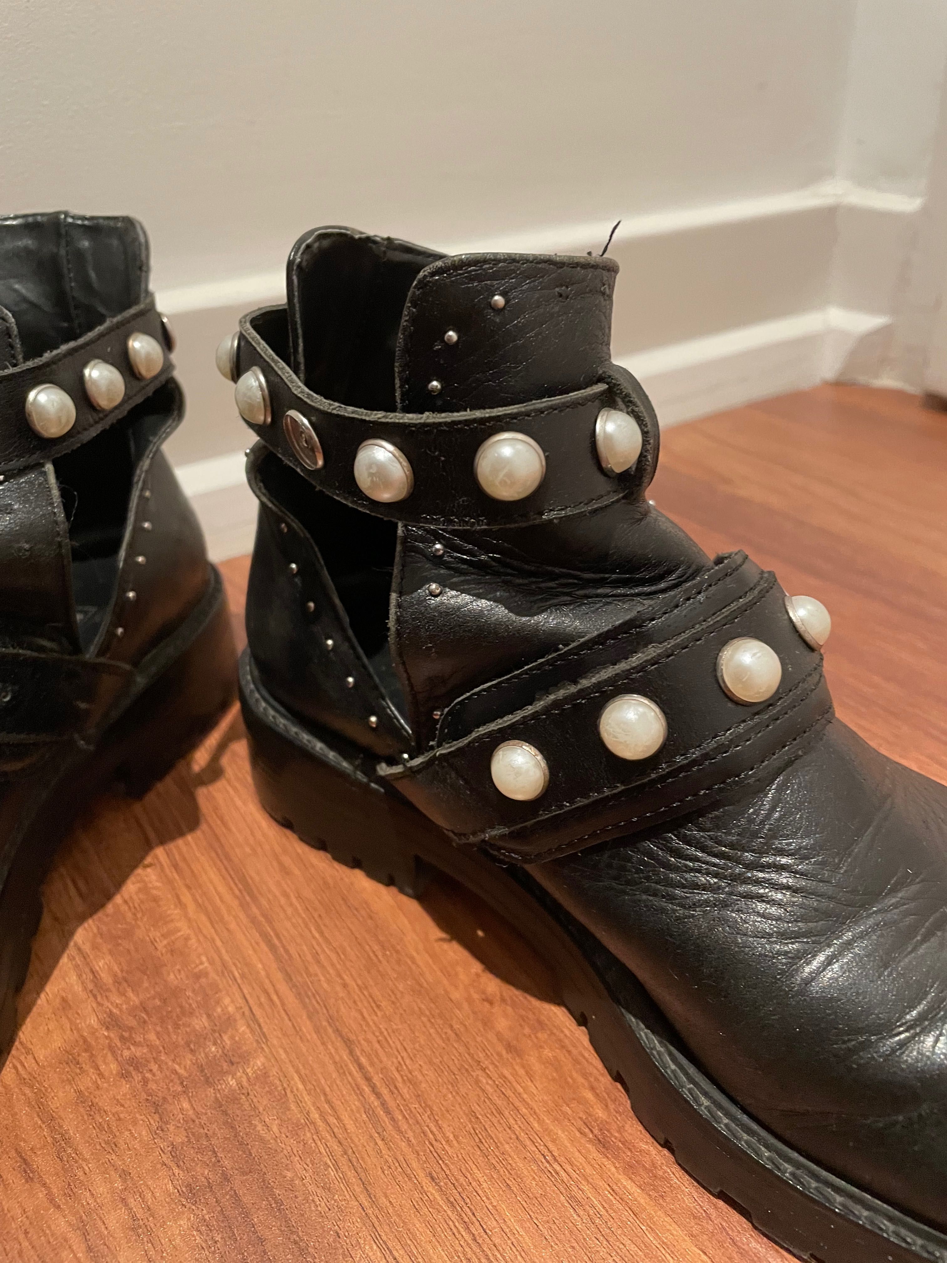 Botas com pérolas da Zara