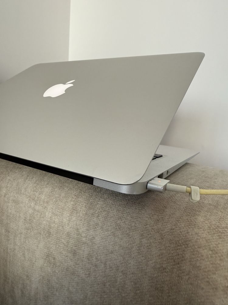 Laptop MacBook srebrny