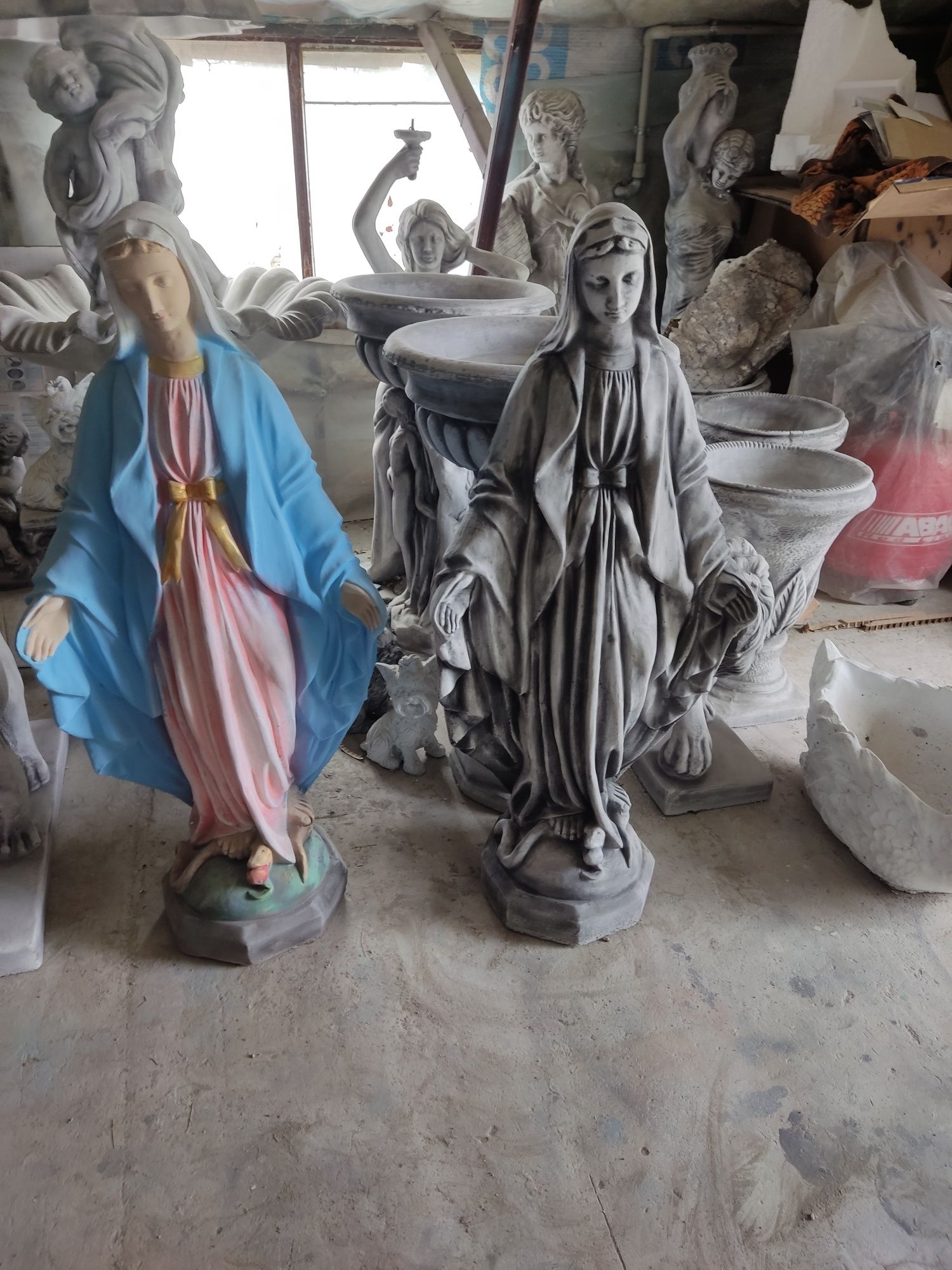 Figura z postumentem Matki Bożej Maryi Maryja okazja producent kolory