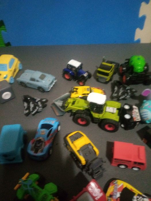 Машинка пластмасова трактор дрібнички