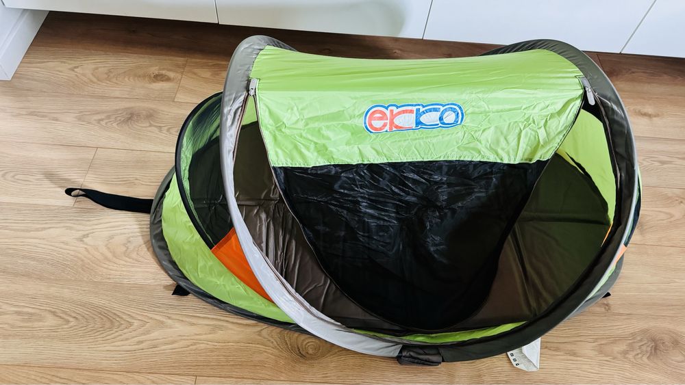 Cama de viagem como nova
