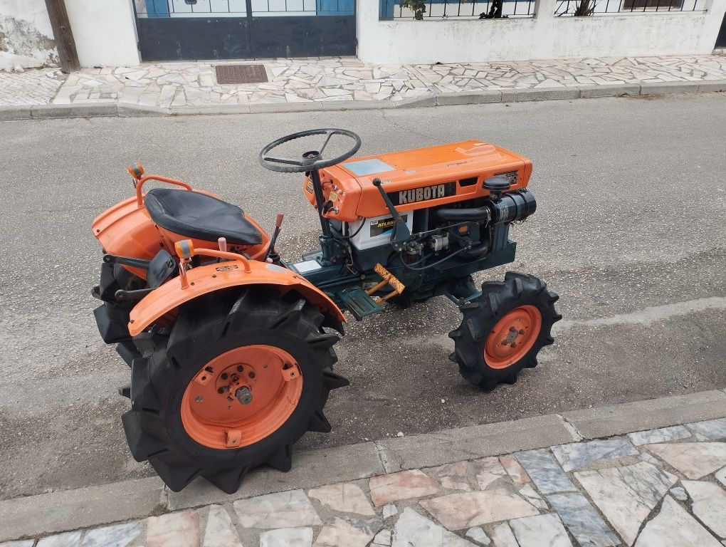 Kubota B7000/// Frese/// Transporte