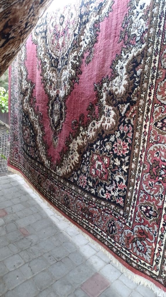 Продам ковер 2*3 в нормально стані