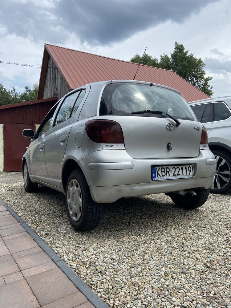 Toyota Yaris 1.4 benzyna 2004 klima, nowe opony