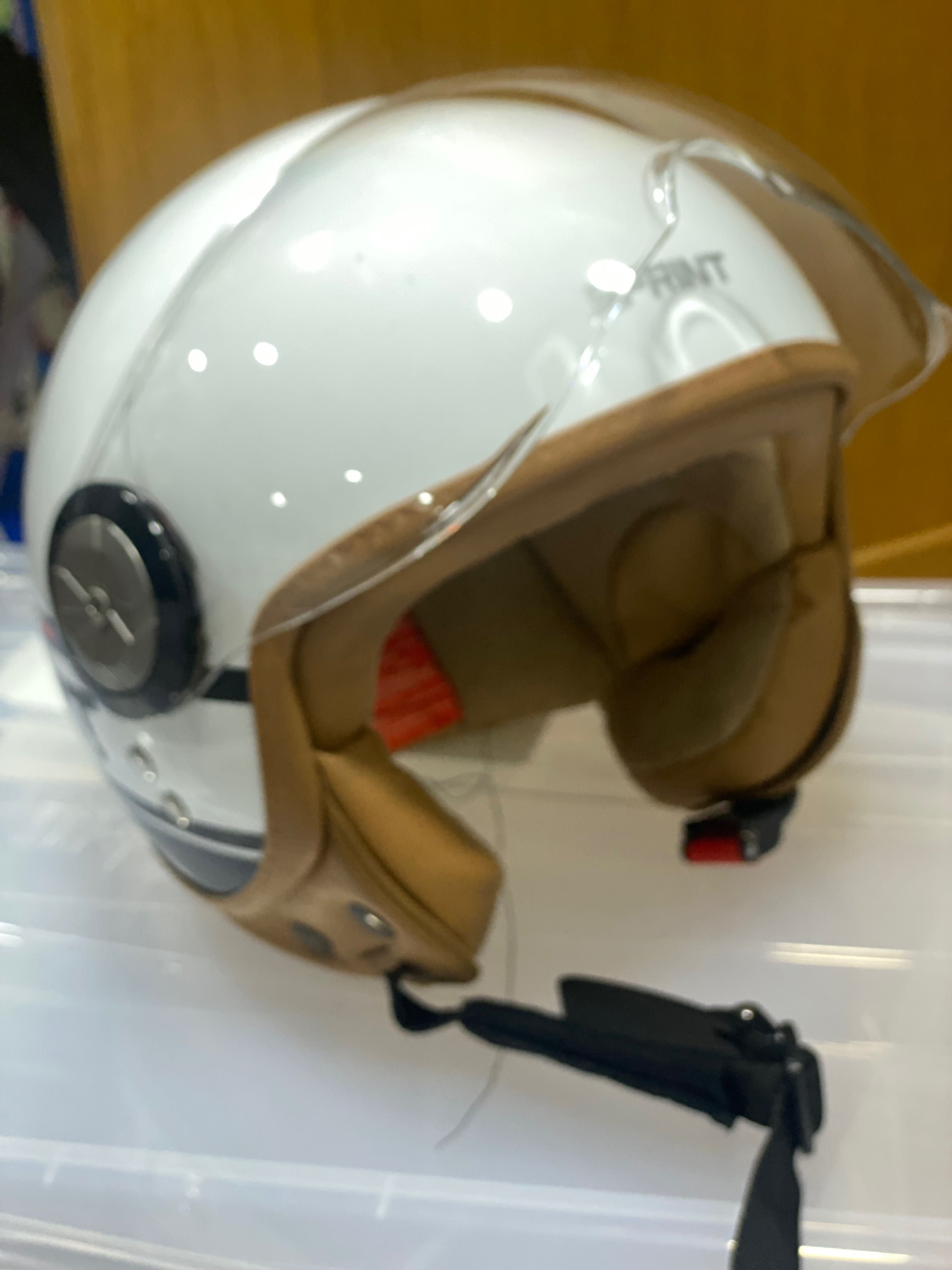 Capacete de marca Sprint branco