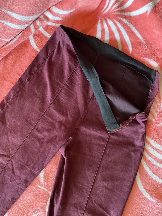 Бордові брюки штани